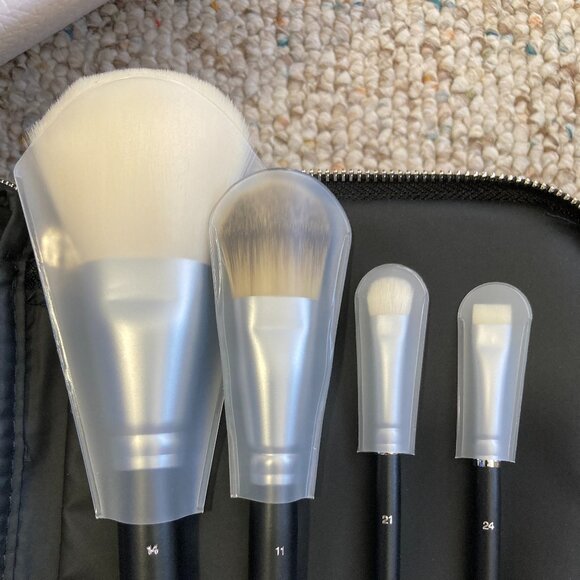 Dior Beauty Makeup Brush Set - NEW - Picture 3 of 9